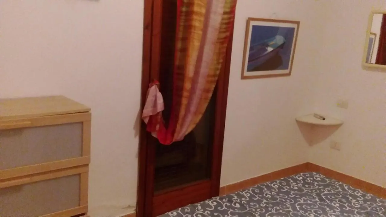 Airport-Port-Commercial Center-Veranda&Garden-60mq-per 4 persone e 2 bimbi piccoli-Giallo-possibile upgrade gratis Olbia 0*,
