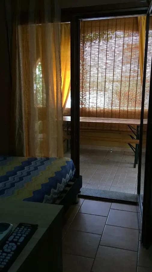 Appartamento Airport-Port-Commercial Center-Veranda&Garden-60mq-per 4 persone e 2 bimbi piccoli-Giallo-possibile upgrade gratis Olbia