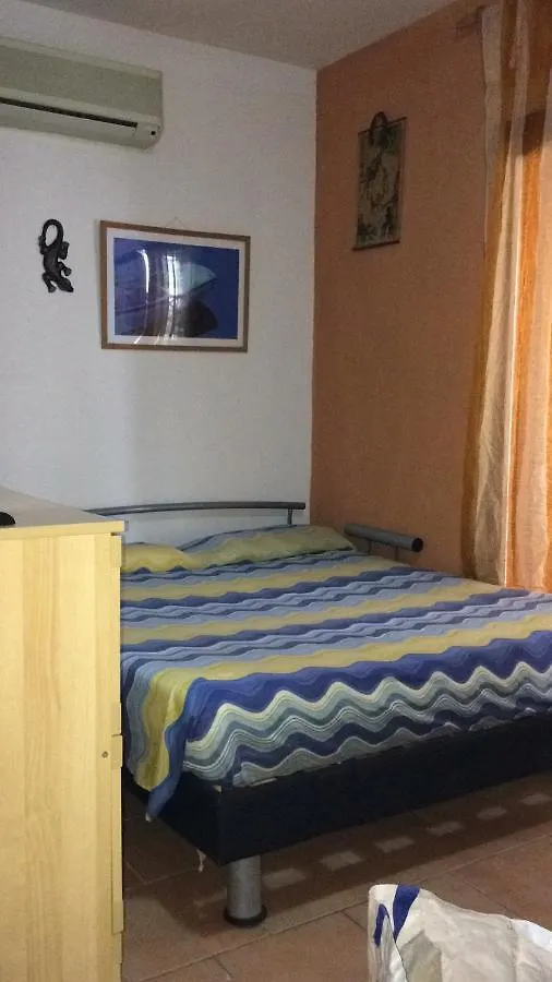 Airport-Port-Commercial Center-Veranda&Garden-60mq-per 4 persone e 2 bimbi piccoli-Giallo-possibile upgrade gratis Olbia Italia
