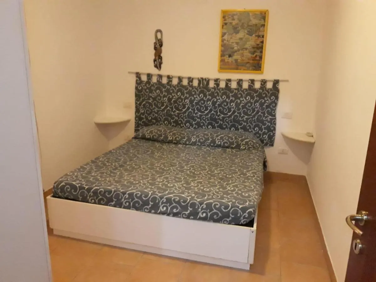 Airport-Port-Commercial Center-Veranda&Garden-60mq-per 4 persone e 2 bimbi piccoli-Giallo-possibile upgrade gratis Olbia Appartamento