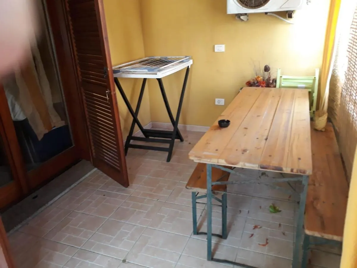 Airport-Port-Commercial Center-Veranda&Garden-60mq-per 4 persone e 2 bimbi piccoli-Giallo-possibile upgrade gratis Olbia 0*,  Italia
