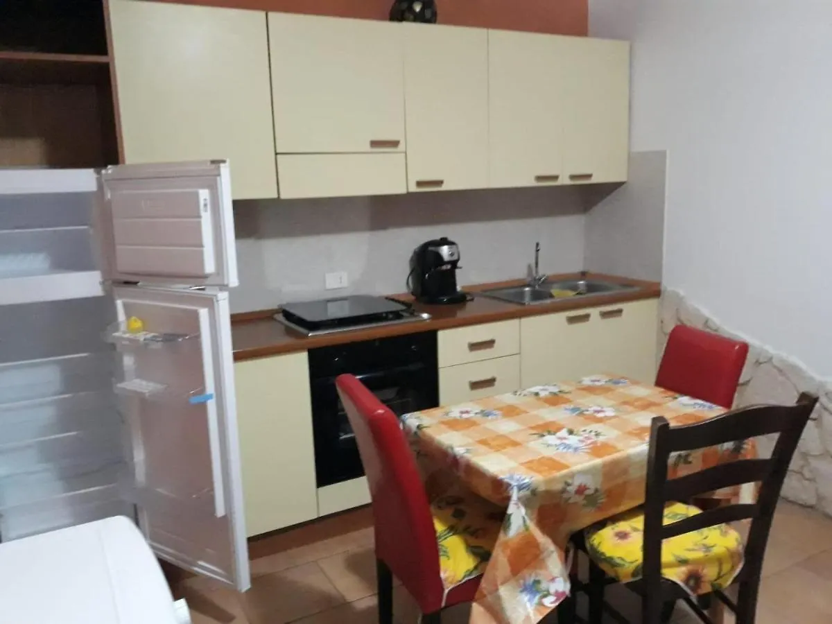 Airport-Port-Commercial Center-Veranda&Garden-60mq-per 4 persone e 2 bimbi piccoli-Giallo-possibile upgrade gratis Olbia Appartamento