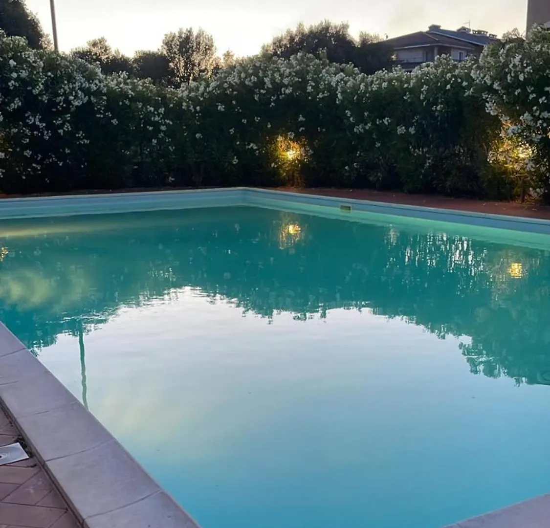 Airport-Port-Commercial Center-Veranda&Garden-60mq-per 4 persone e 2 bimbi piccoli-Giallo-possibile upgrade gratis Olbia